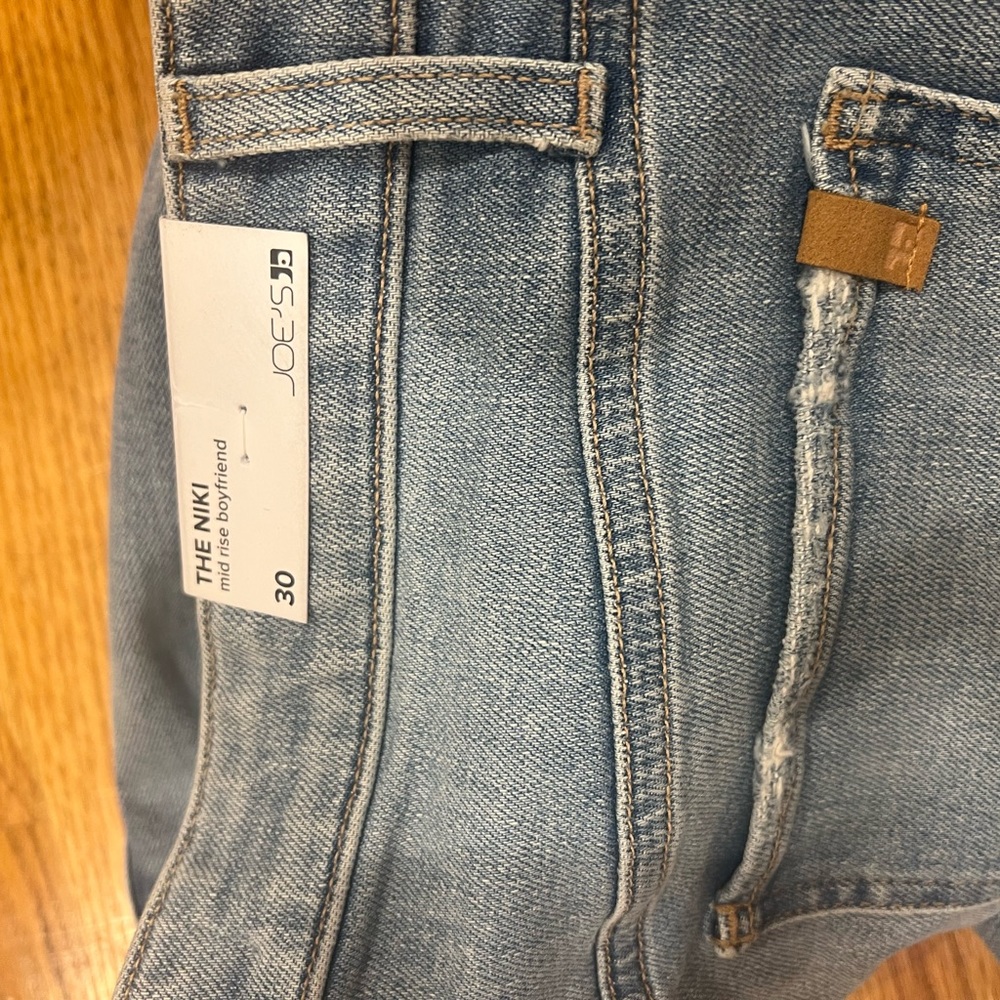 Joe’s jeans mid rise boyfriend jeans